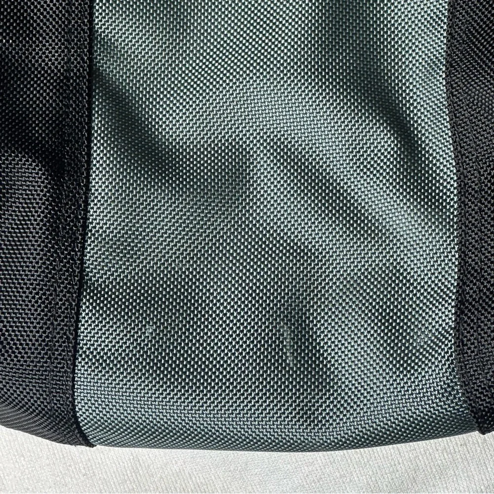 TIMBUK2 Nylon Black and Gray classic Medium messenger Bag